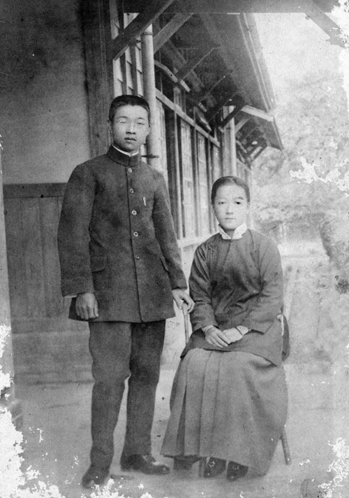 簡吉與陳何夫婦/陳何是台灣第一代女性助產士/助產士是台灣女性